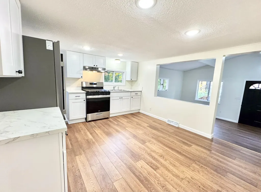 17692 Lake Drive Unknown City MI 49305