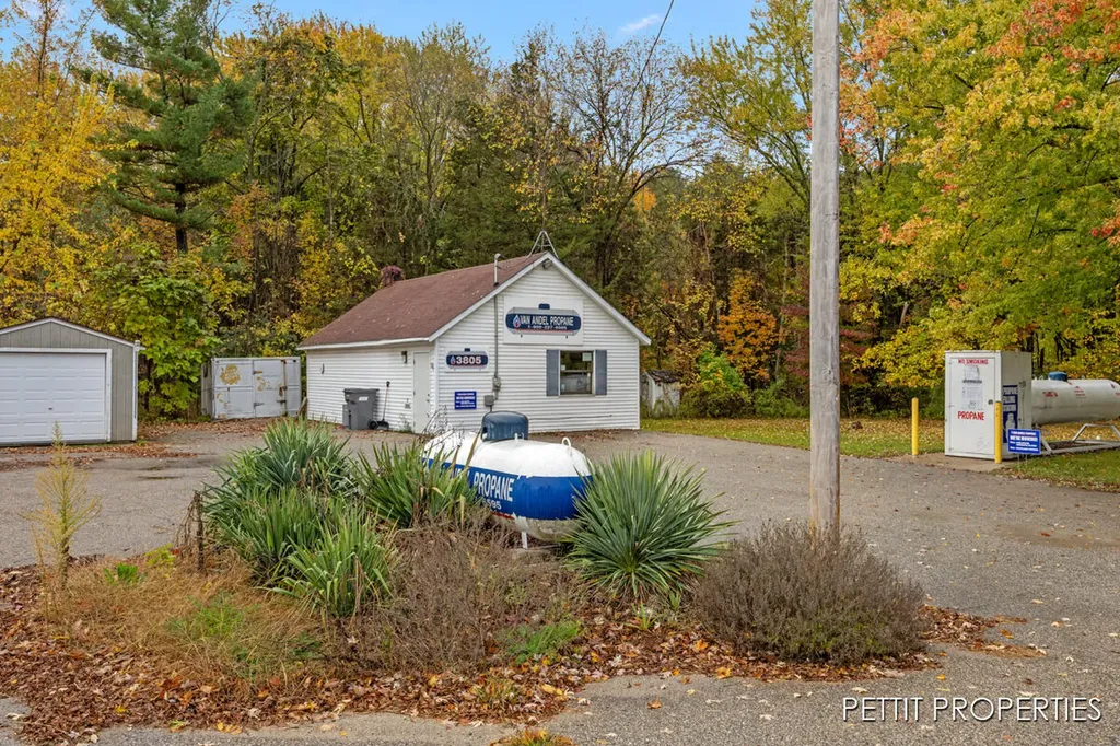 3805 S Ravenna Road Ravenna Village MI 49451