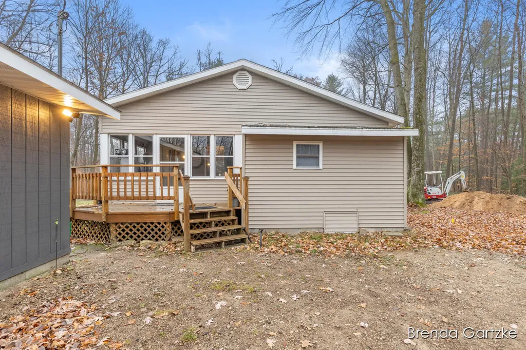 9807 N Maple Hill Road Reynolds Township MI 49329