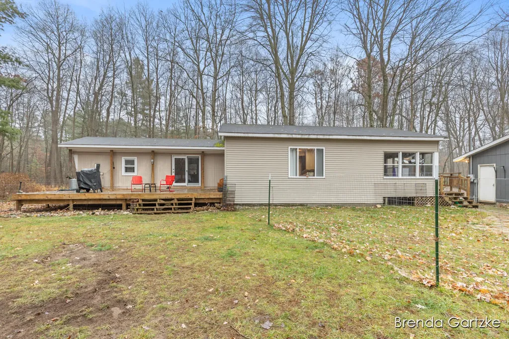 9807 N Maple Hill Road Reynolds Township MI 49329