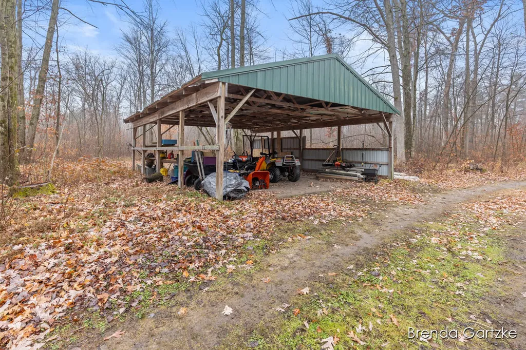 9807 N Maple Hill Road Reynolds Township MI 49329