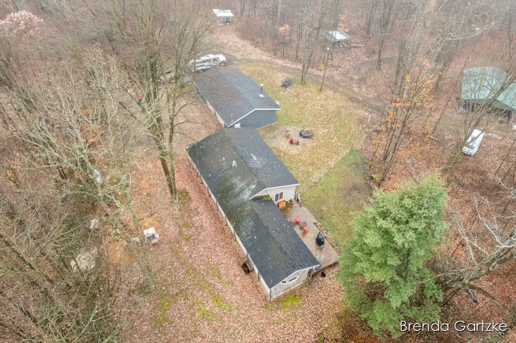 9807 N Maple Hill Road Reynolds Township MI 49329