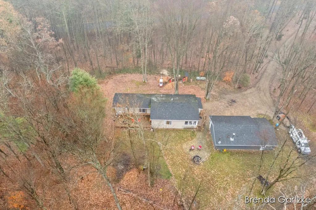 9807 N Maple Hill Road Reynolds Township MI 49329
