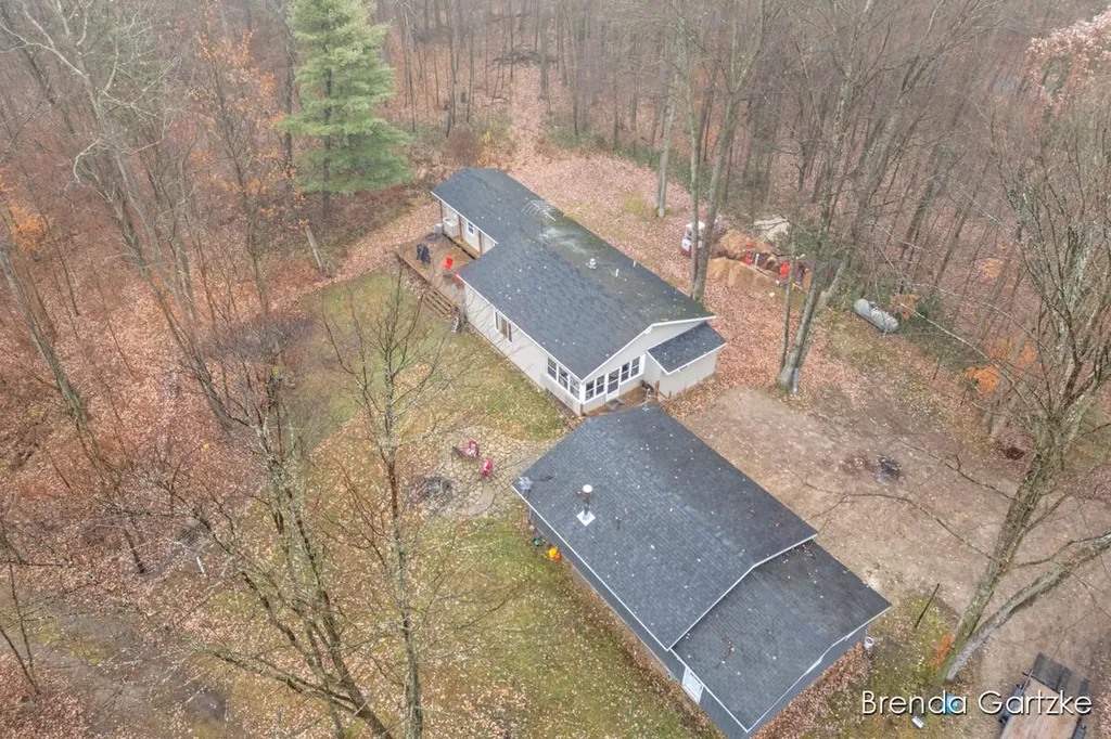 9807 N Maple Hill Road Reynolds Township MI 49329