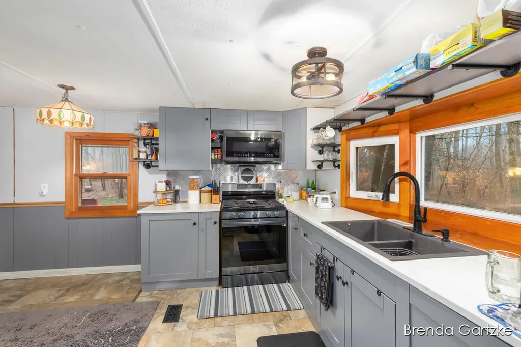 9807 N Maple Hill Road Reynolds Township MI 49329