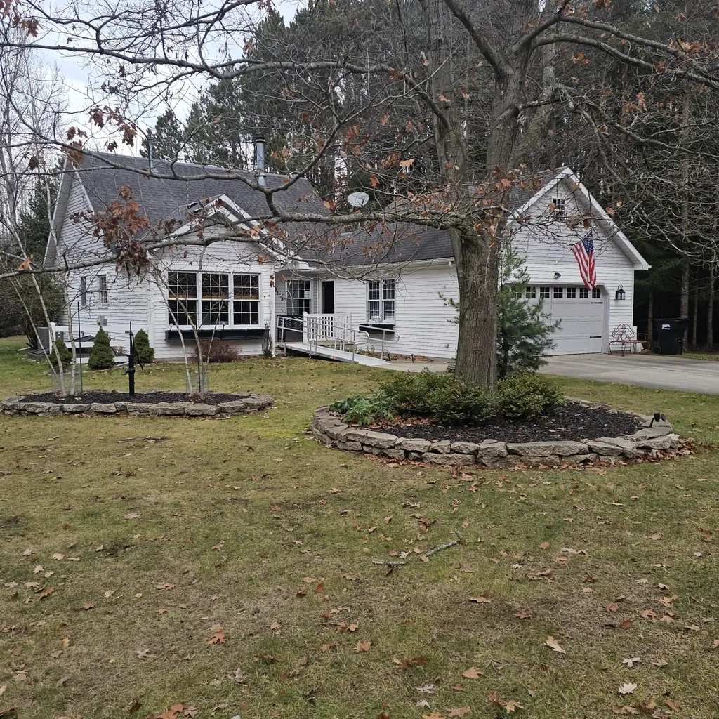 9138 White Pine Drive Morton Township MI 49346