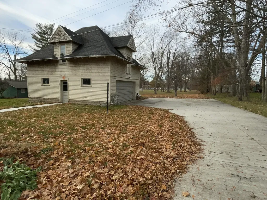 623 N State Street Alma City MI 48801