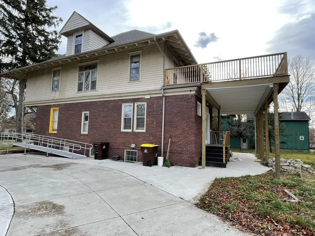 623 N State Street Alma City MI 48801