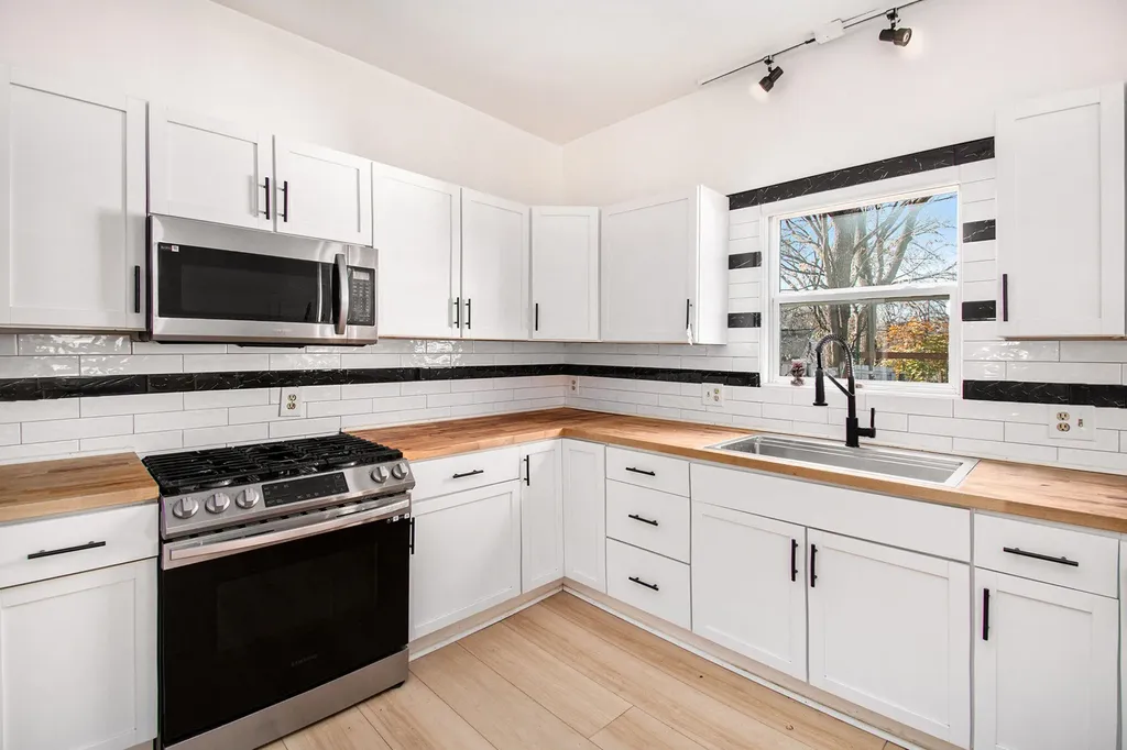 1559 Coit Avenue NE Grand Rapids City MI 49505