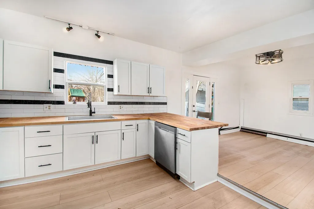 1559 Coit Avenue NE Grand Rapids City MI 49505