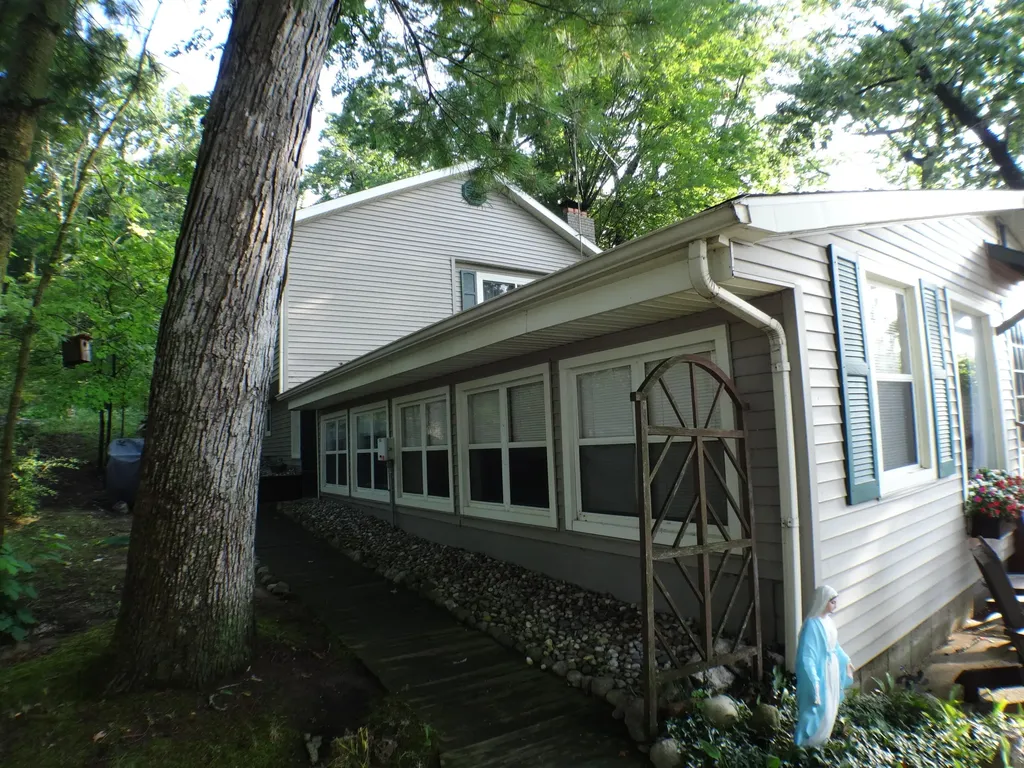 5701 Head Lake Road Hope Township MI 49058
