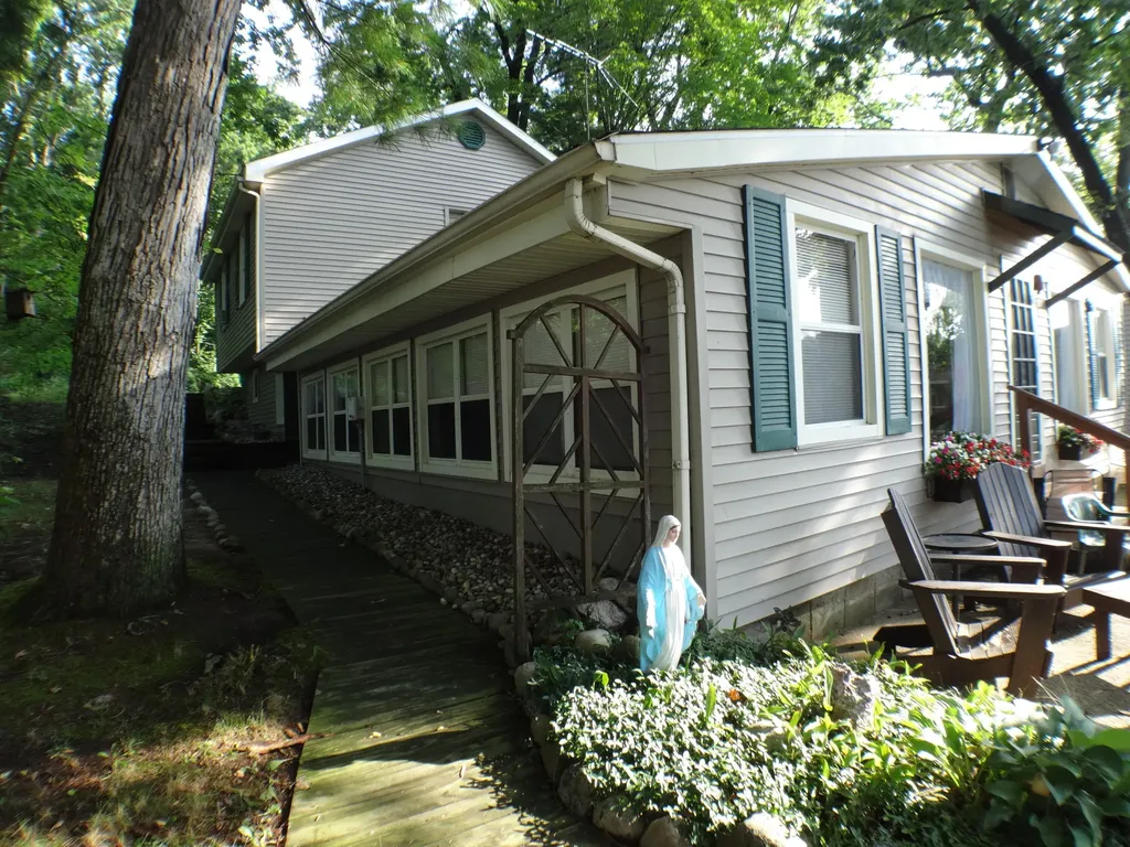 5701 Head Lake Road Hope Township MI 49058