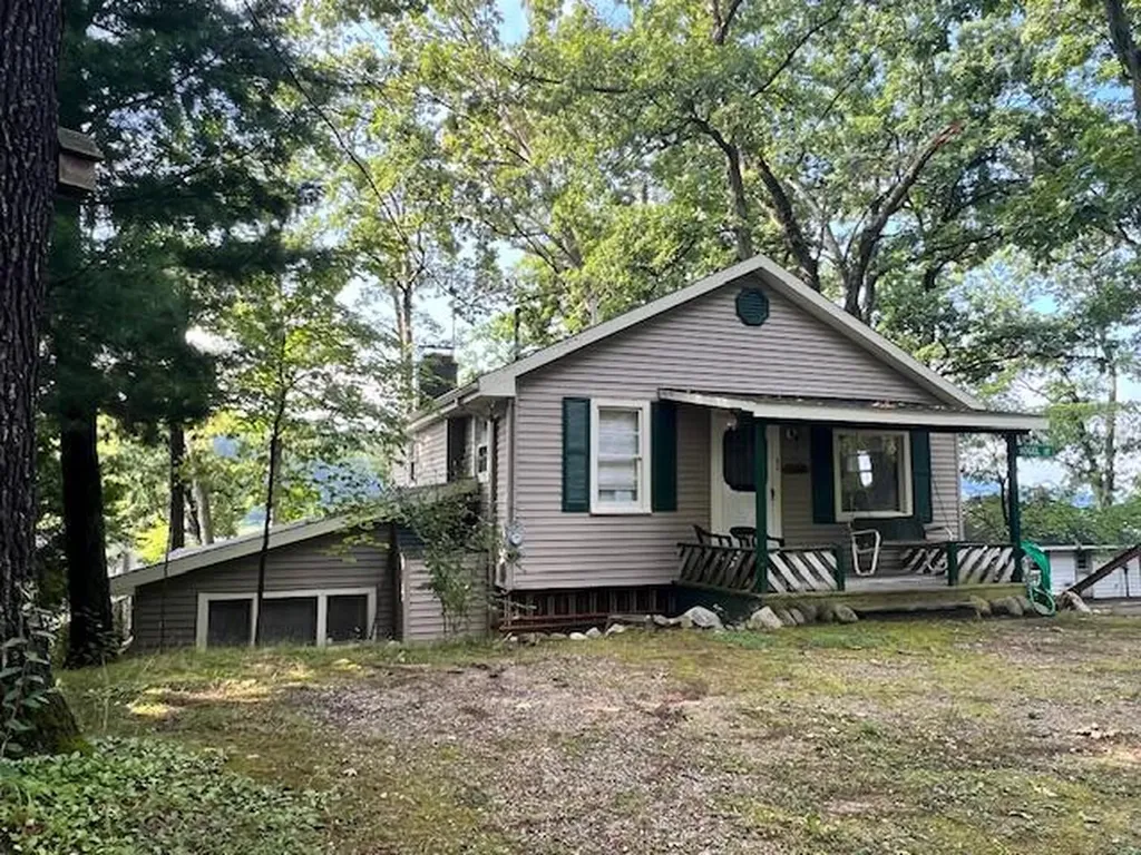 5701 Head Lake Road Hope Township MI 49058