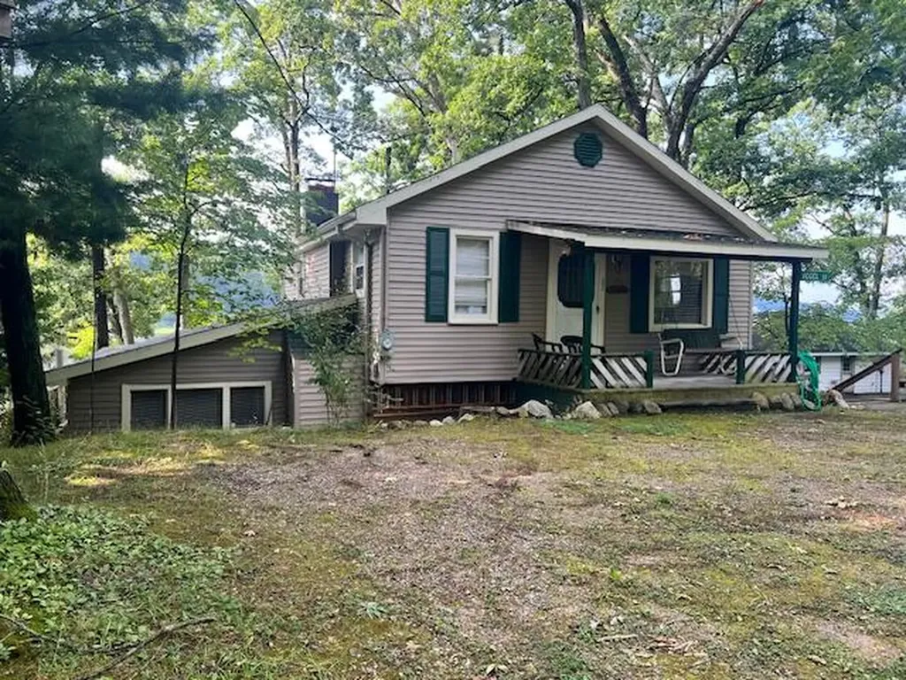 5701 Head Lake Road Hope Township MI 49058