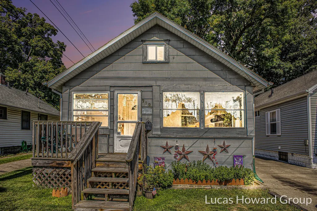 712 Lenore Avenue Lansing City MI 48910
