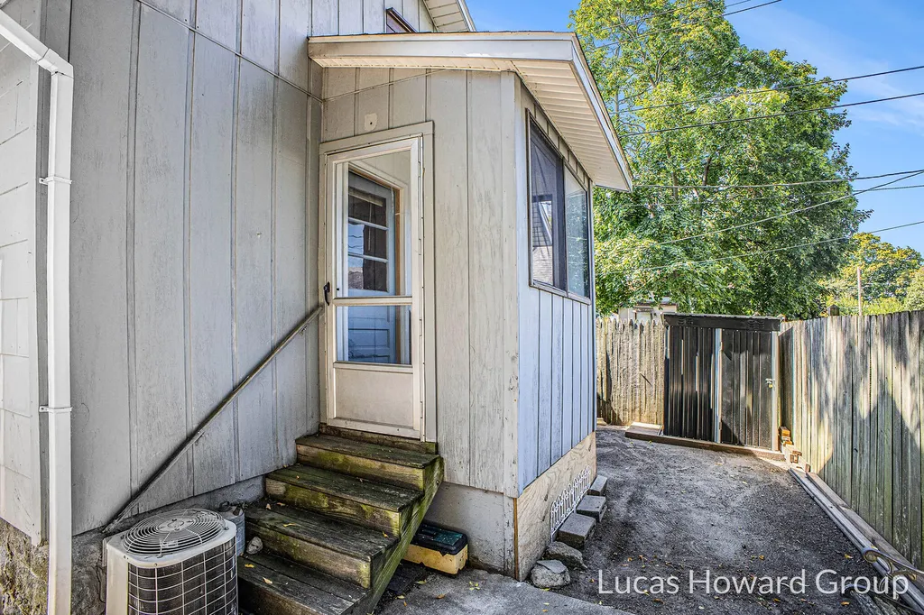 712 Lenore Avenue Lansing City MI 48910