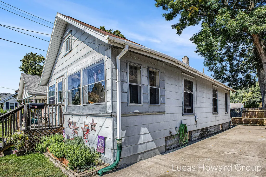 712 Lenore Avenue Lansing City MI 48910