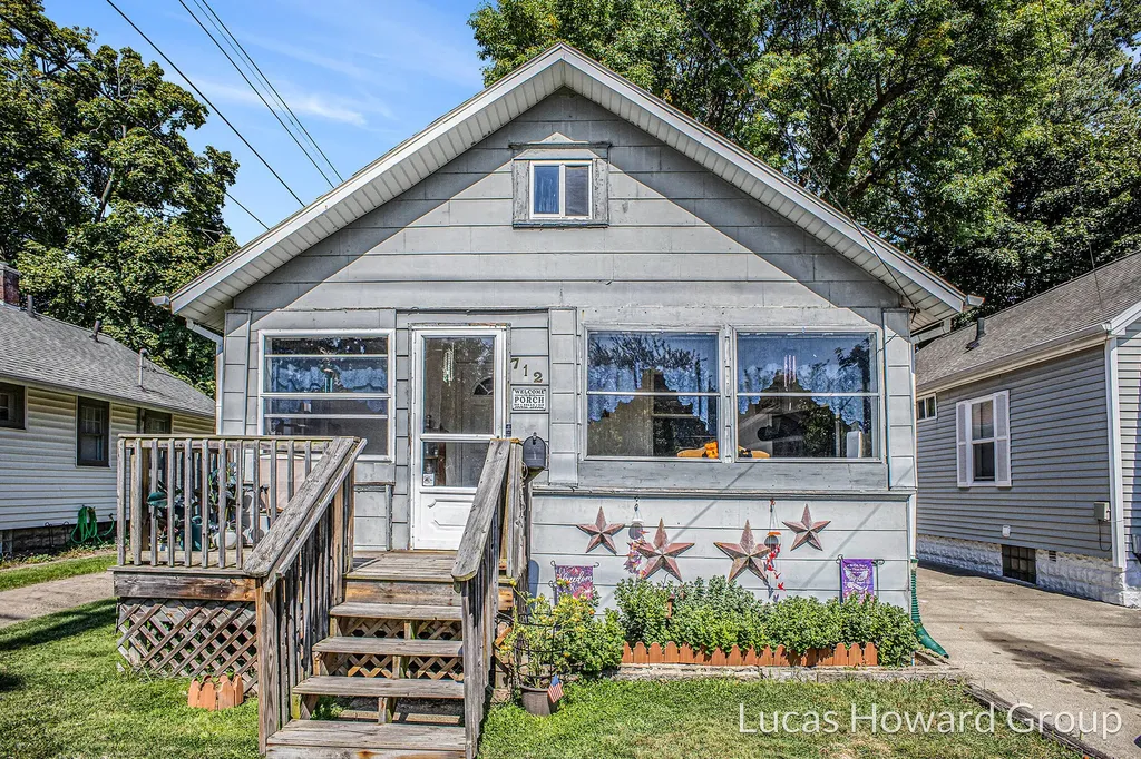 712 Lenore Avenue Lansing City MI 48910