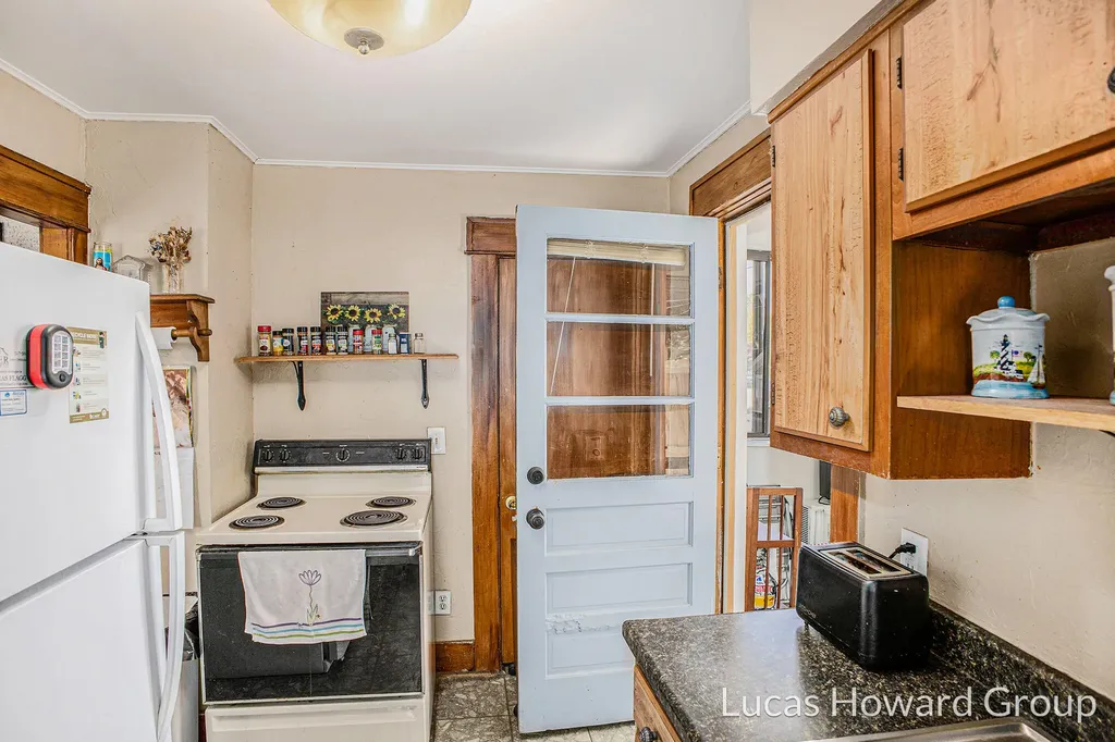 712 Lenore Avenue Lansing City MI 48910
