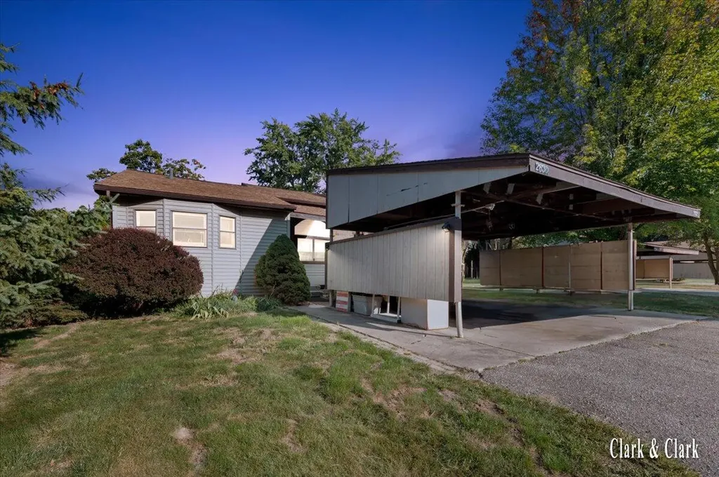 2630 Chatham Woods Drive SE Cascade Charter Township MI 49546