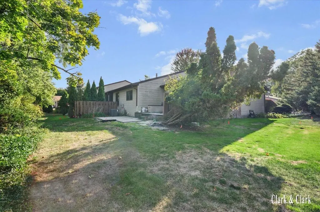2630 Chatham Woods Drive SE Cascade Charter Township MI 49546