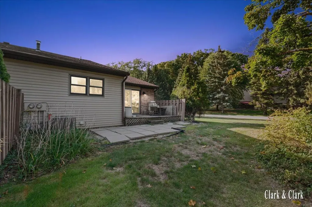 2630 Chatham Woods Drive SE Cascade Charter Township MI 49546