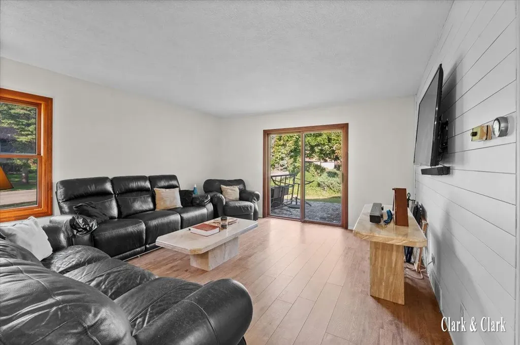 2630 Chatham Woods Drive SE Cascade Charter Township MI 49546