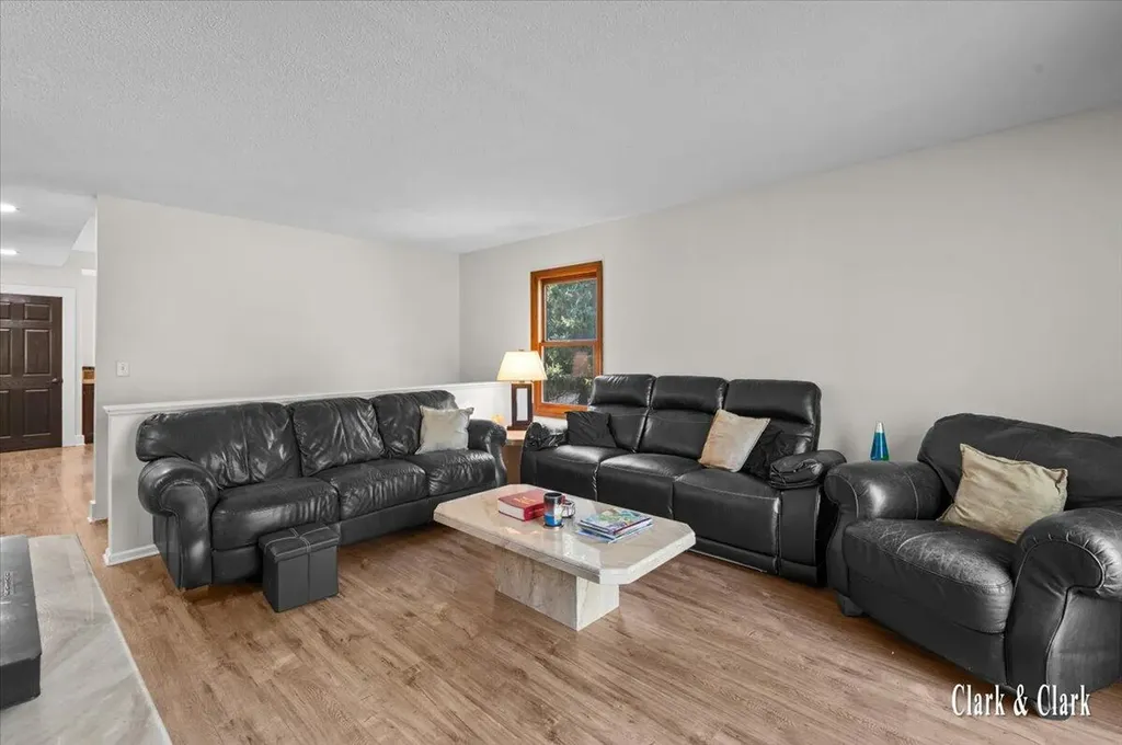 2630 Chatham Woods Drive SE Cascade Charter Township MI 49546