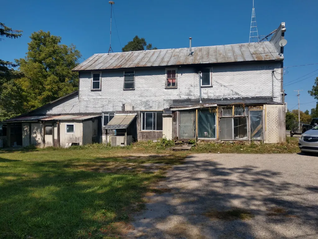 7518 S Crystal Road Bloomer Township MI 48811