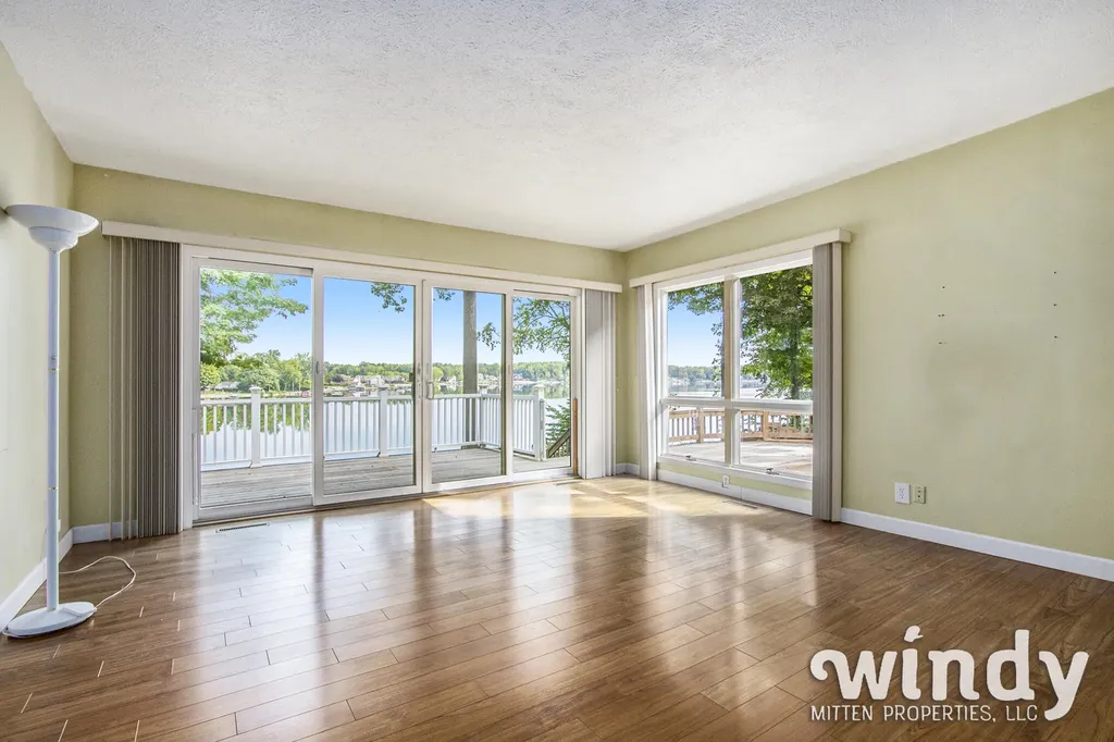 7927 Lakewood Drive Coloma Charter Township MI 49038