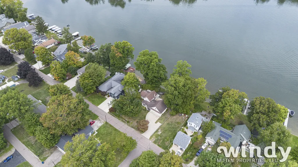 7927 Lakewood Drive Coloma Charter Township MI 49038