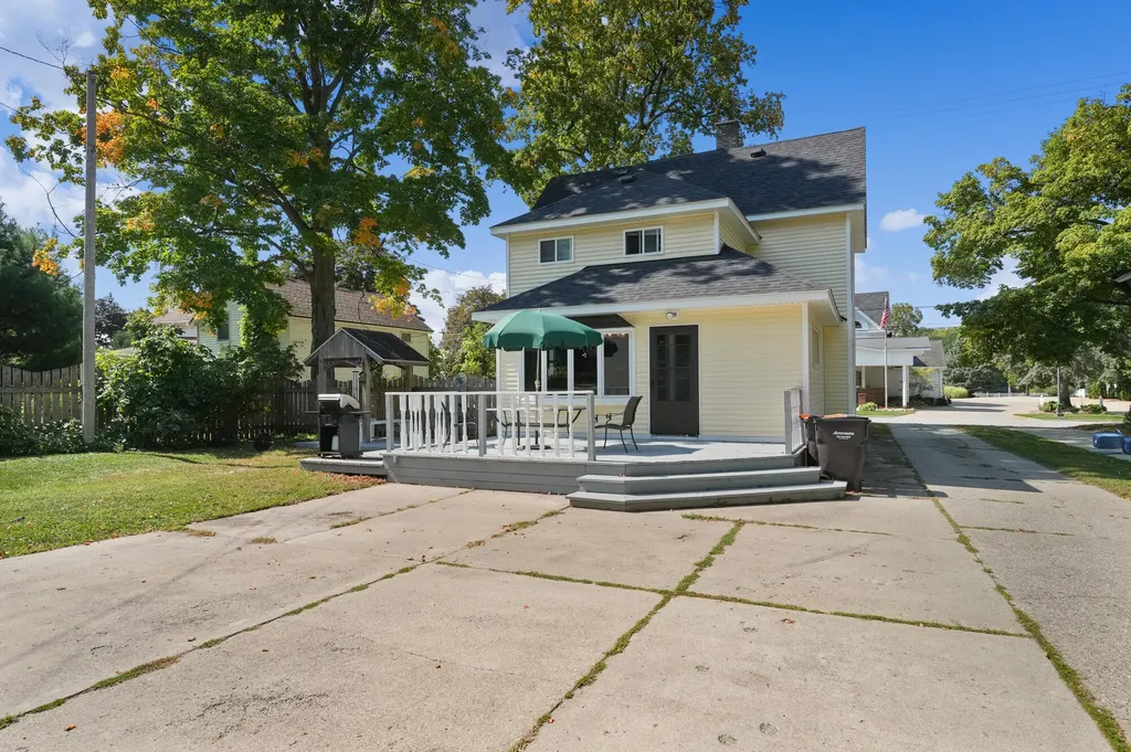126 N Monroe Street Rockford City MI 49341