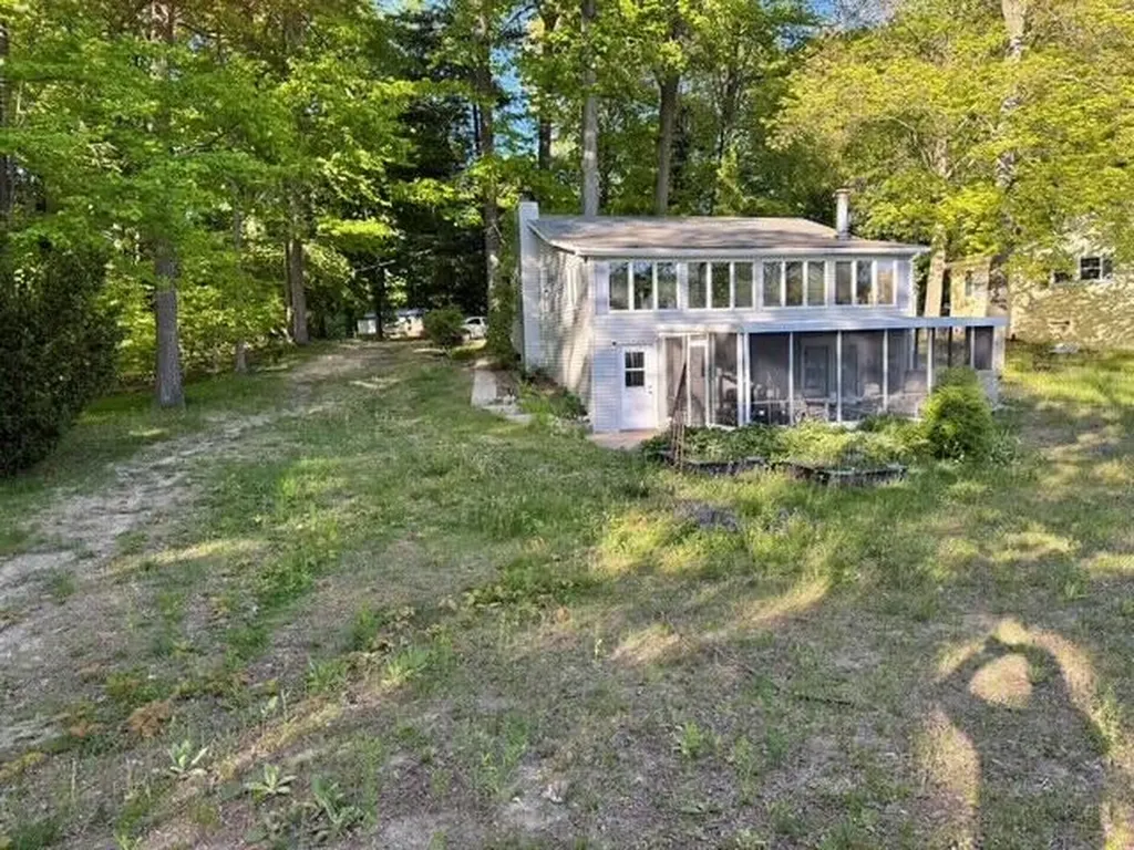 4605 Hunters Trail Douglass Township MI 48886