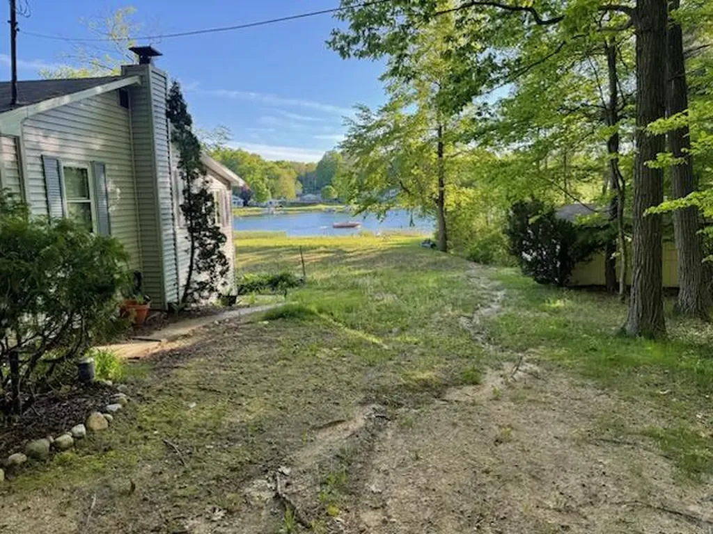 4605 Hunters Trail Douglass Township MI 48886