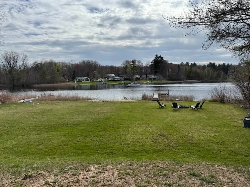 4605 Hunters Trail Douglass Township MI 48886