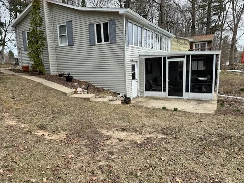 4605 Hunters Trail Douglass Township MI 48886