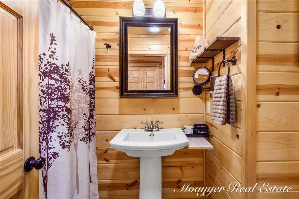 3577 Kingfisher Cove Drive Saugatuck Township MI 49453