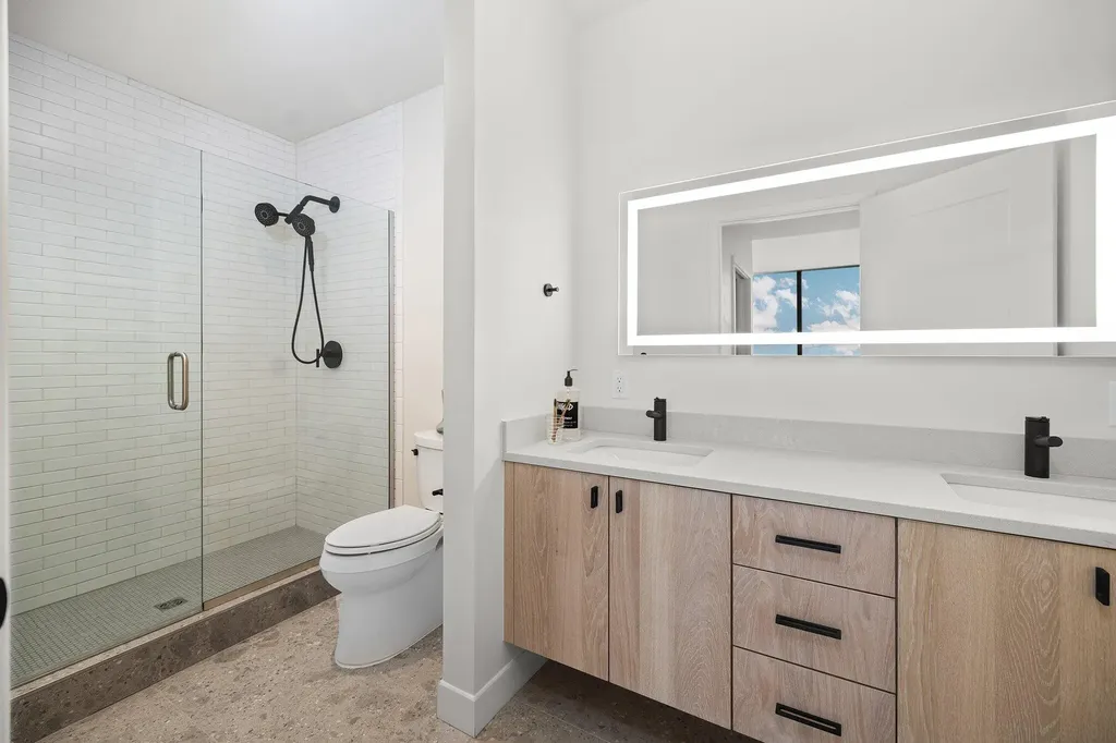 144 Oakes Street SW Grand Rapids City MI 49503