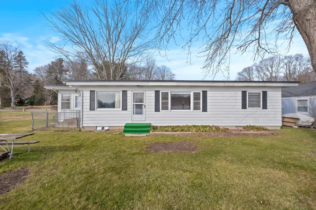 15574 Howard Street Spring Lake Township MI 49456