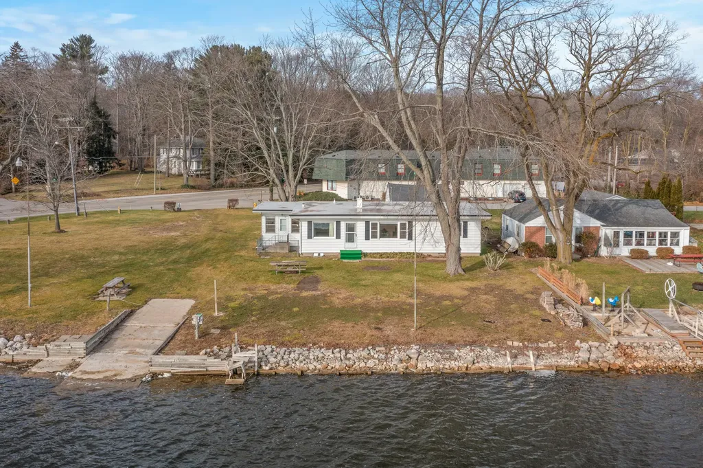 15574 Howard Street Spring Lake Township MI 49456