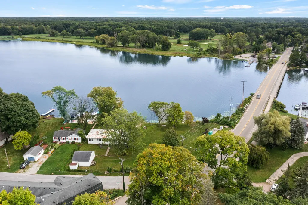 15574 Howard Street Spring Lake Township MI 49456