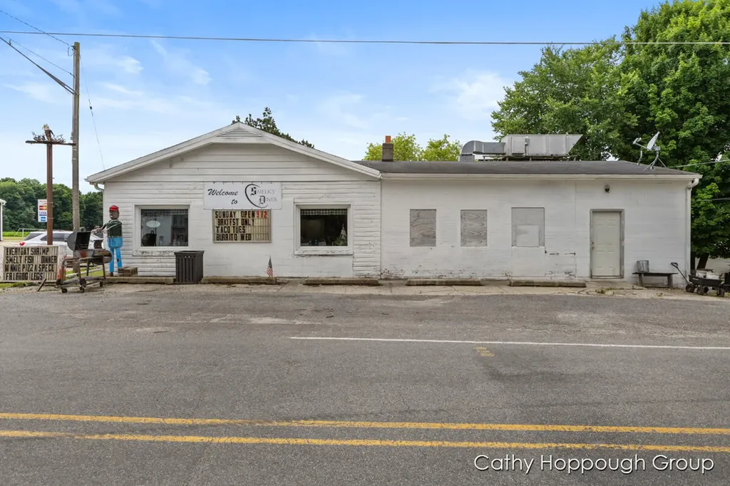 112 N State Street Freeport Village MI 49325