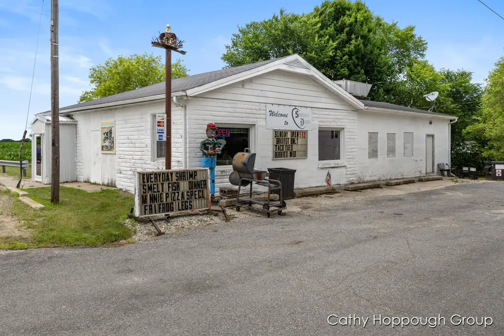 112 N State Street Freeport Village MI 49325
