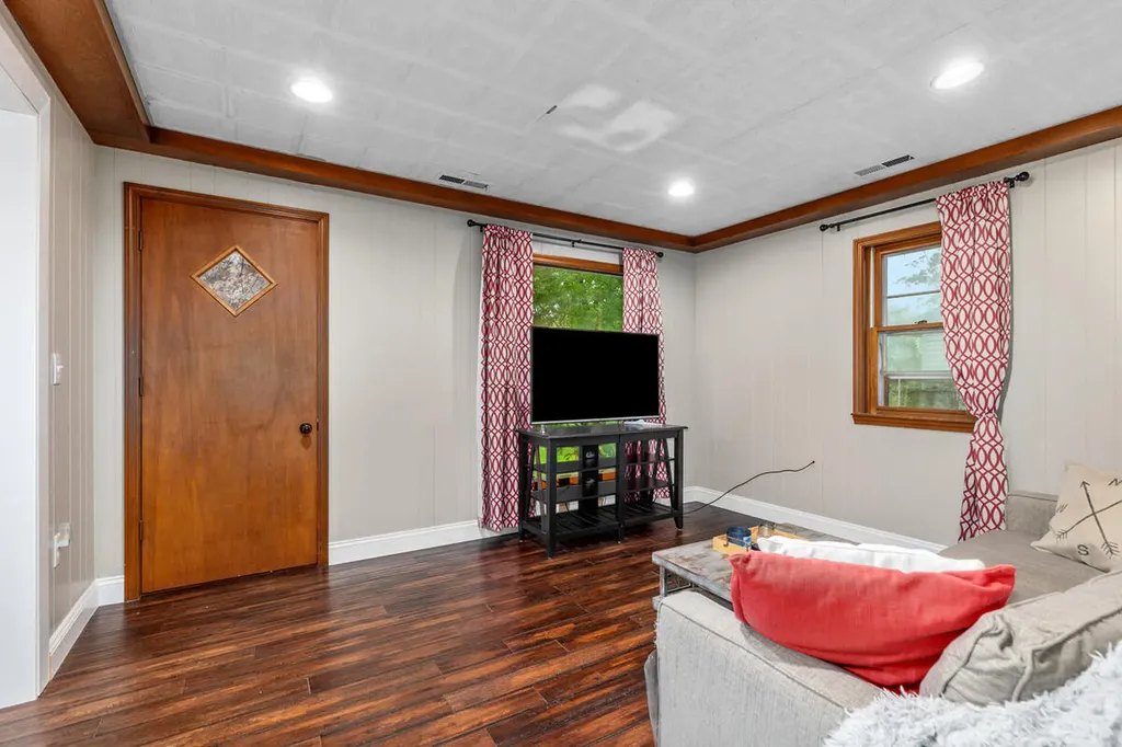 855 Johnson Street Tallmadge Charter Township MI 49435