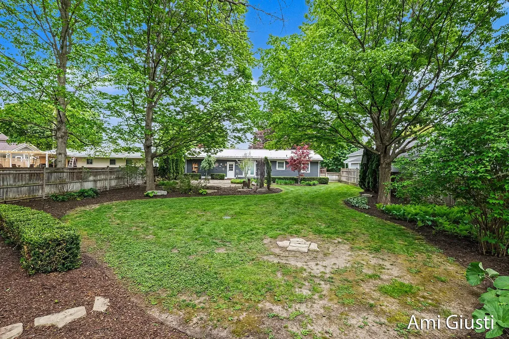 7232 Thornapple River Drive SE Ada Township MI 49301