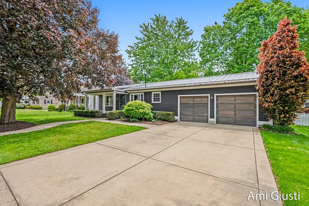 7232 Thornapple River Drive SE Ada Township MI 49301