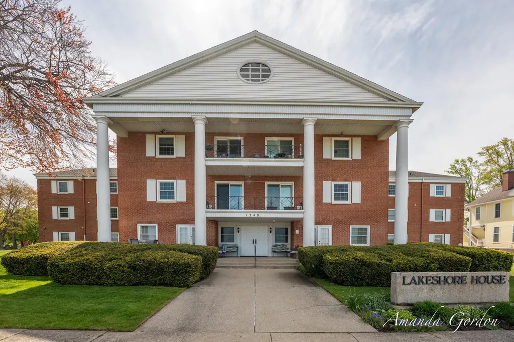 1249 Lakeshore Drive Muskegon City MI 49441
