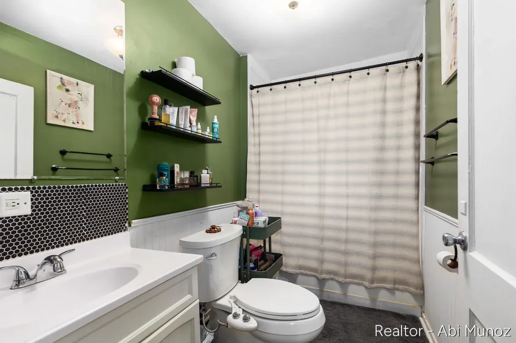 2852 Longstreet Avenue SW Wyoming City MI 49509