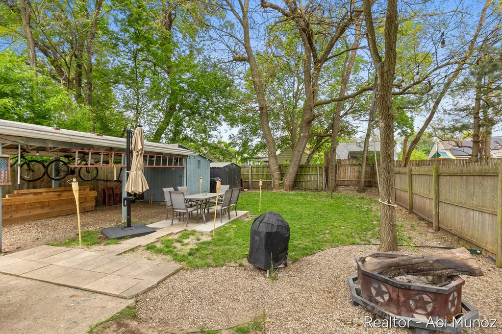 2852 Longstreet Avenue SW Wyoming City MI 49509