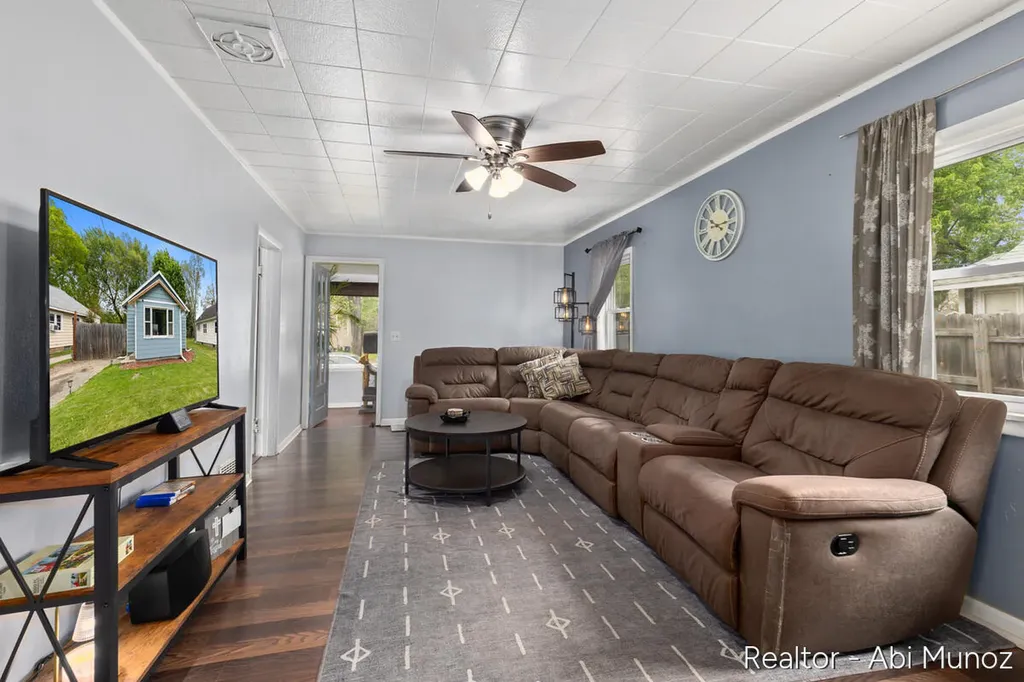 2852 Longstreet Avenue SW Wyoming City MI 49509